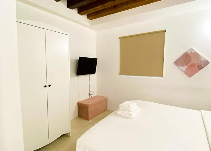 Isa Lovely In Appartement